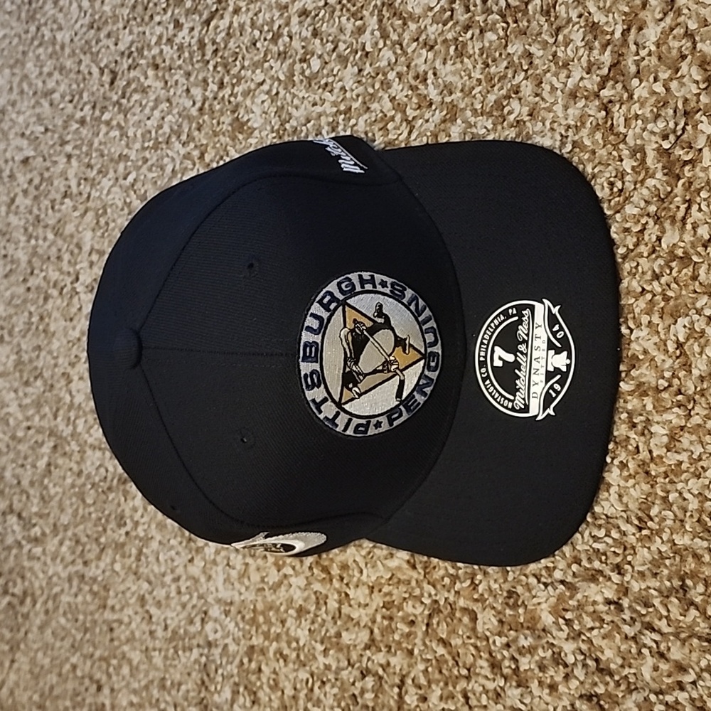 Mitchell and Ness - size 7 fitted - Pittsburgh Penguins hat - Brand new
